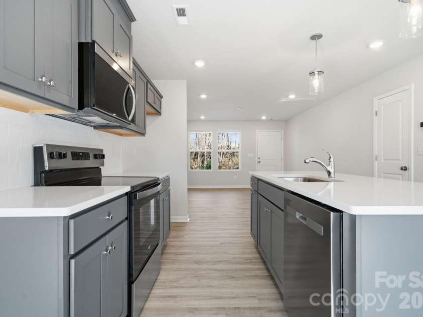 935 Wallace Street, Statesville, NC 28677.  MLS# CAR4347338, YatesRealty ID 7718. 