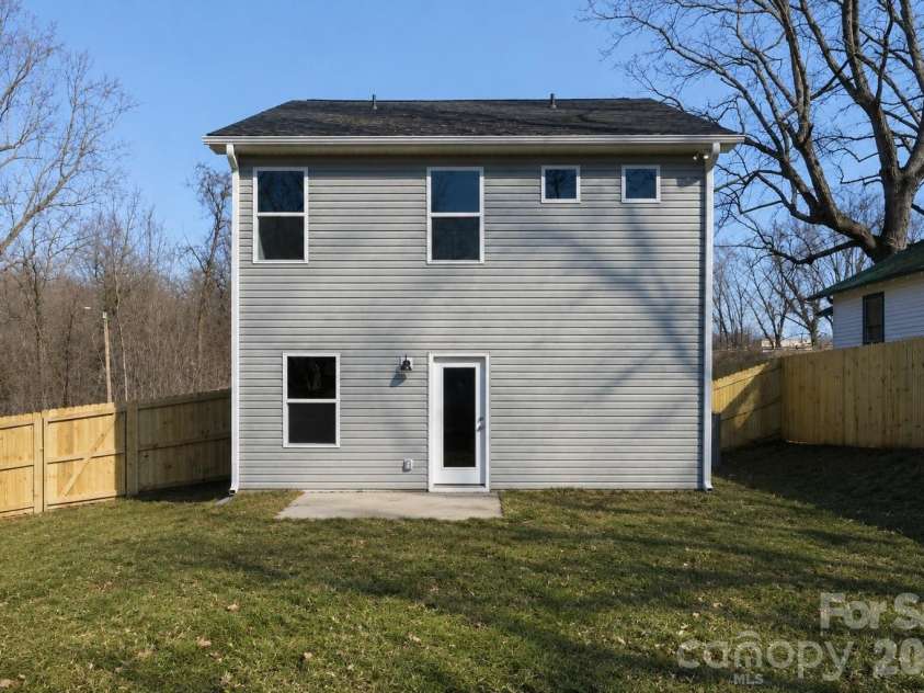 935 Wallace Street, Statesville, NC 28677.  MLS# CAR4347338, YatesRealty ID 7718. 