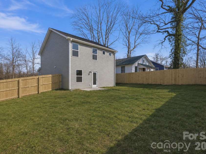 935 Wallace Street, Statesville, NC 28677.  MLS# CAR4347338, YatesRealty ID 7718. 