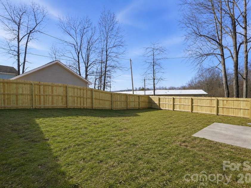 935 Wallace Street, Statesville, NC 28677.  MLS# CAR4347338, YatesRealty ID 7718. 