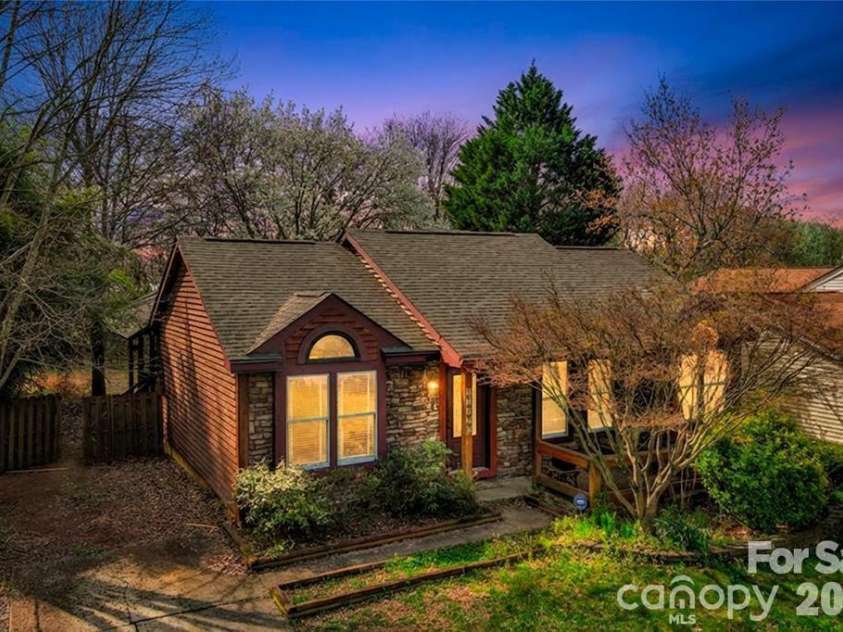 11826 Merriweather Drive, Charlotte, NC 28273.  MLS# CAR4386149, YatesRealty ID 7719. 