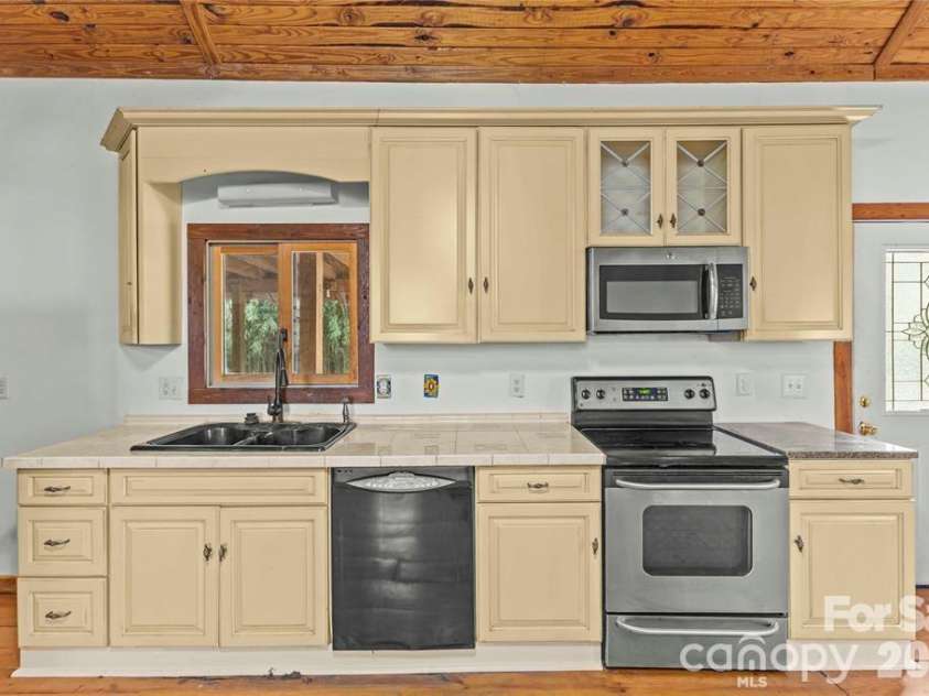 11826 Merriweather Drive, Charlotte, NC 28273.  MLS# CAR4386149, YatesRealty ID 7719. 