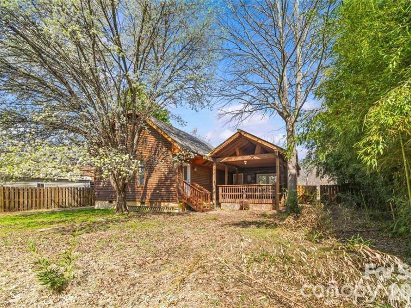 11826 Merriweather Drive, Charlotte, NC 28273.  MLS# CAR4386149, YatesRealty ID 7719. 