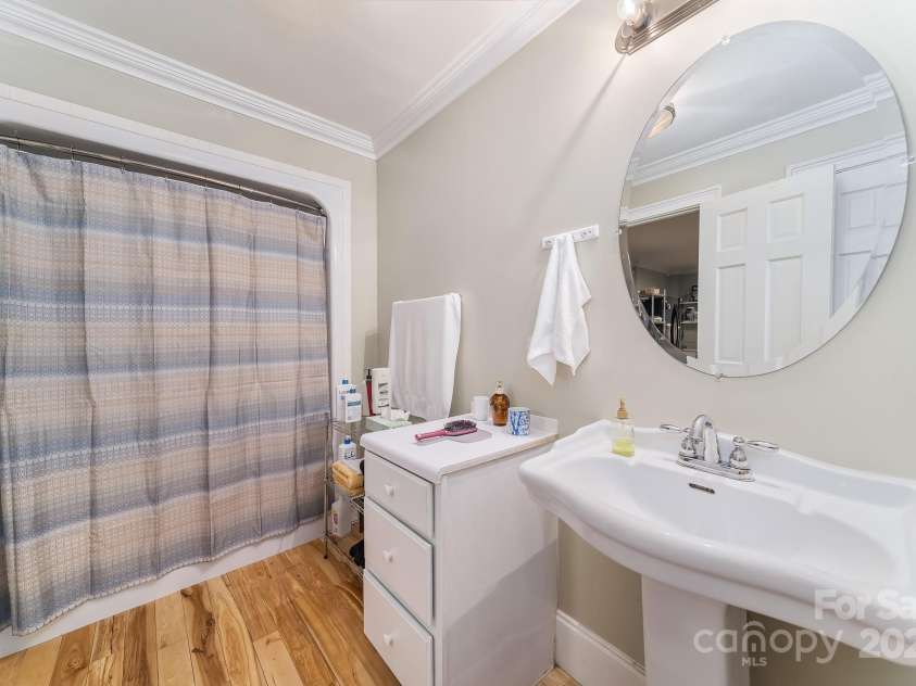 598 Old Toll Road, Asheville, NC 28804.  MLS# CAR4127377, YatesRealty ID 772. 2nd Living Space - Bathroom