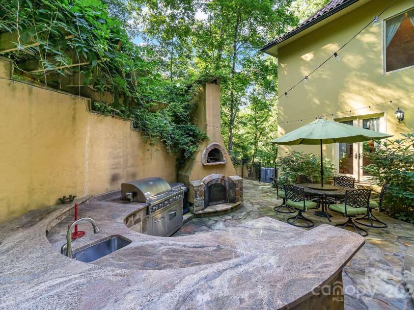 598 Old Toll Road, Asheville, NC 28804.  MLS# CAR4127377, YatesRealty ID 772. Full Outdoor Kitchen