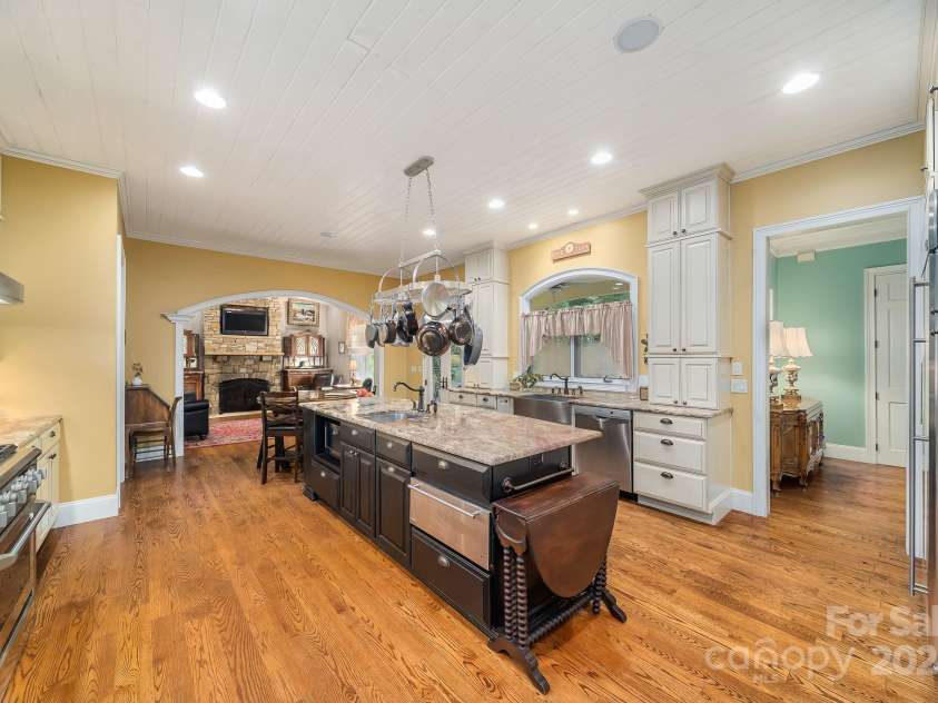 598 Old Toll Road, Asheville, NC 28804.  MLS# CAR4127377, YatesRealty ID 772. Gourmet Kitchen