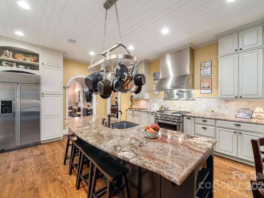 598 Old Toll Road, Asheville, NC 28804.  MLS# CAR4127377, YatesRealty ID 772. Gourmet Kitchen