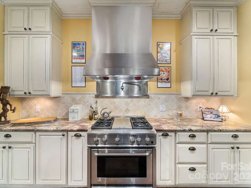 598 Old Toll Road, Asheville, NC 28804.  MLS# CAR4127377, YatesRealty ID 772. Gourmet Kitchen