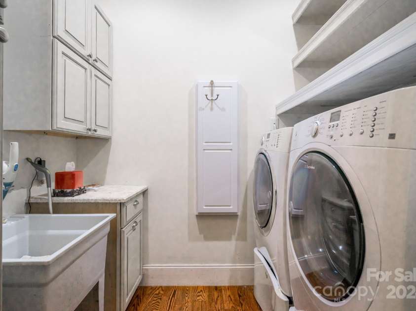 598 Old Toll Road, Asheville, NC 28804.  MLS# CAR4127377, YatesRealty ID 772. Laundry