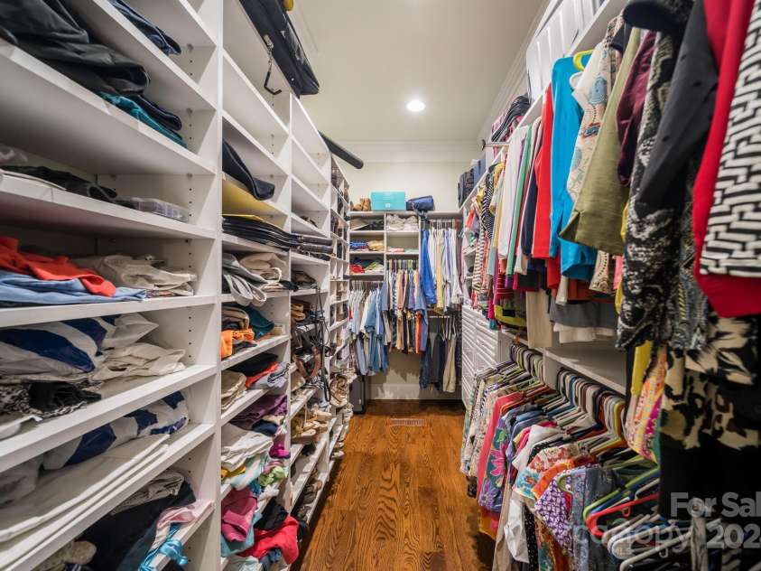 598 Old Toll Road, Asheville, NC 28804.  MLS# CAR4127377, YatesRealty ID 772. Walk-In Closet