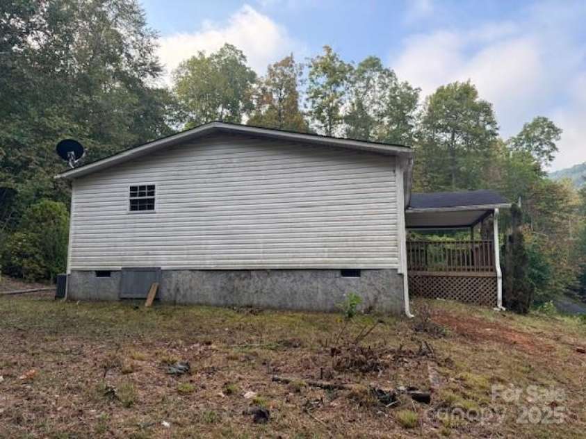 623 Shadowood Drive, Spruce Pine, NC 28777.  MLS# CAR4305355, YatesRealty ID 772. 