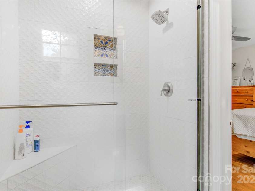 722 12th Avenue, Hickory, NC 28601.  MLS# CAR4247014, YatesRealty ID 7721. 