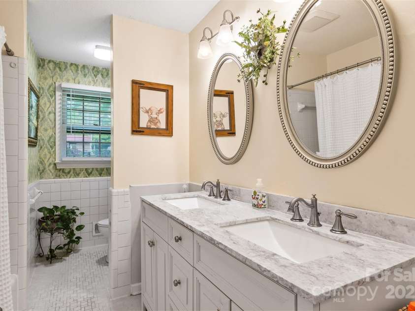 722 12th Avenue, Hickory, NC 28601.  MLS# CAR4247014, YatesRealty ID 7721. 