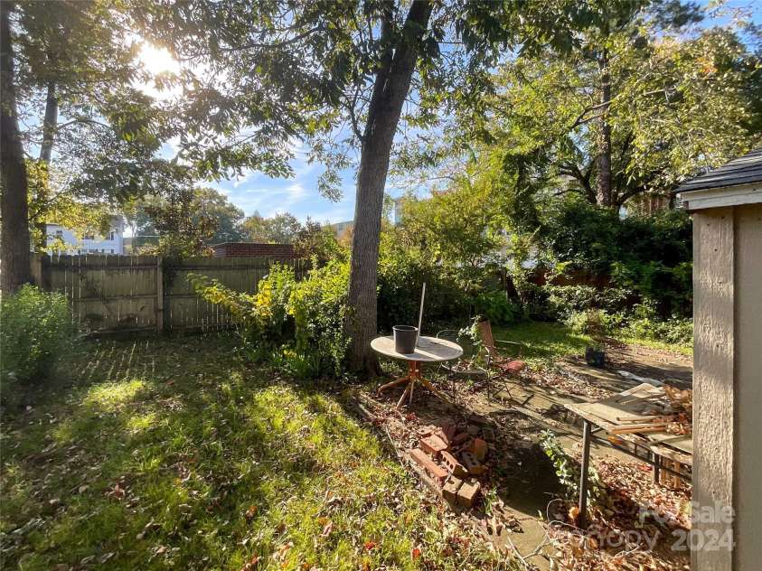 412 18th Street, Charlotte, NC 28206.  MLS# CAR4183498, YatesRealty ID 7724. Backyard
