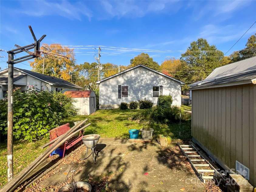 412 18th Street, Charlotte, NC 28206.  MLS# CAR4183498, YatesRealty ID 7724. Backyard