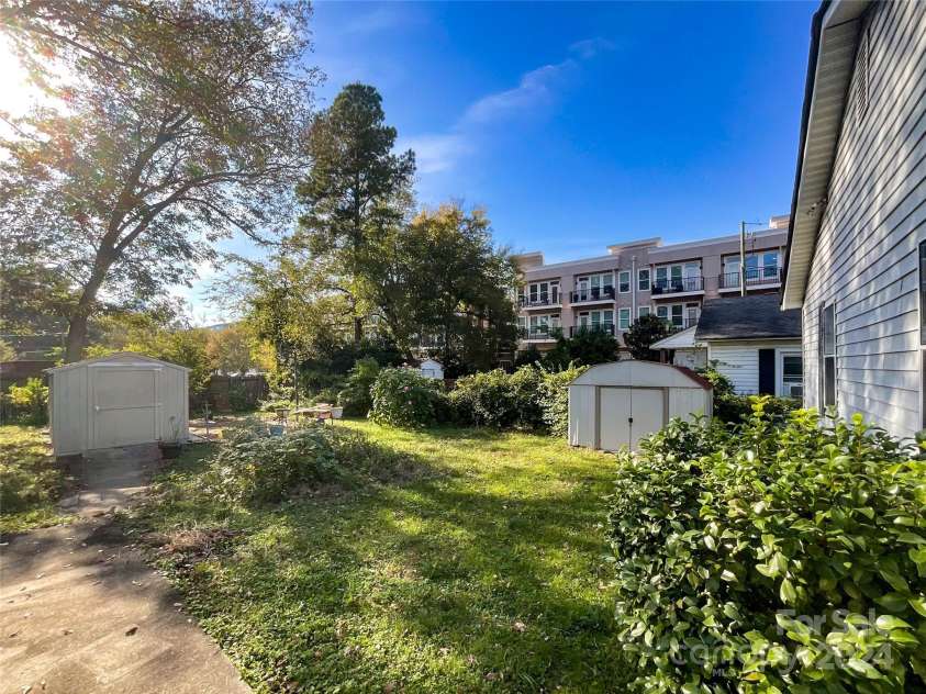 412 18th Street, Charlotte, NC 28206.  MLS# CAR4183498, YatesRealty ID 7724. Backyard