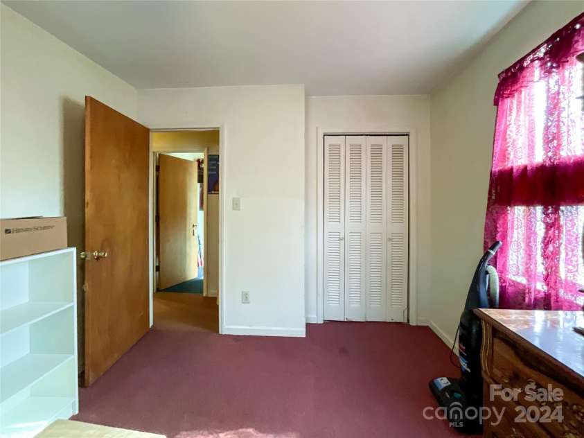 412 18th Street, Charlotte, NC 28206.  MLS# CAR4183498, YatesRealty ID 7724. Bedroom #1