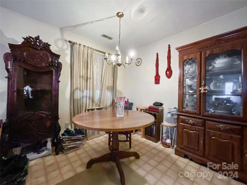 412 18th Street, Charlotte, NC 28206.  MLS# CAR4183498, YatesRealty ID 7724. Dining Area