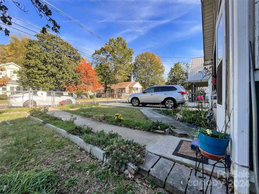 412 18th Street, Charlotte, NC 28206.  MLS# CAR4183498, YatesRealty ID 7724. Front of house