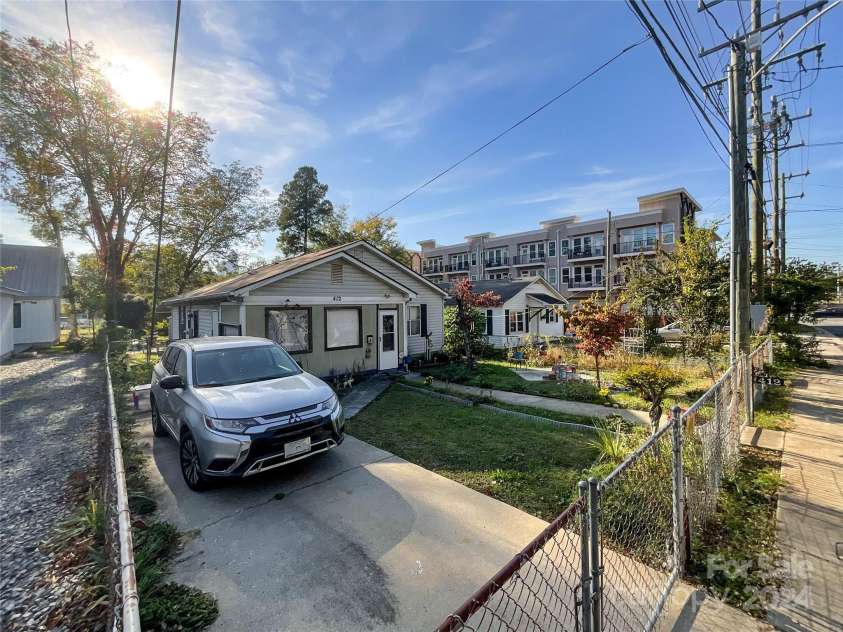 412 18th Street, Charlotte, NC 28206.  MLS# CAR4183498, YatesRealty ID 7724. Front of house with fence