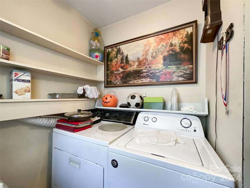 412 18th Street, Charlotte, NC 28206.  MLS# CAR4183498, YatesRealty ID 7724. Laundry area