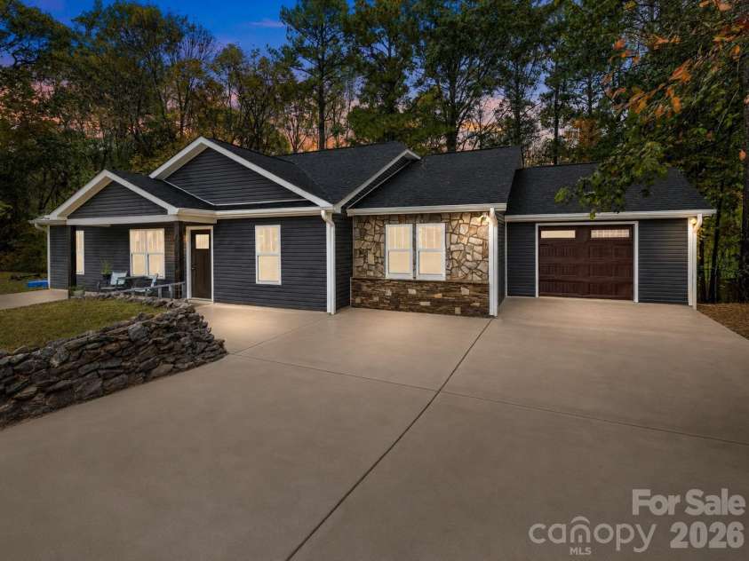 996 Cornelius Road, Mooresville, NC 28117.  MLS# CAR4313994, YatesRealty ID 7724. 