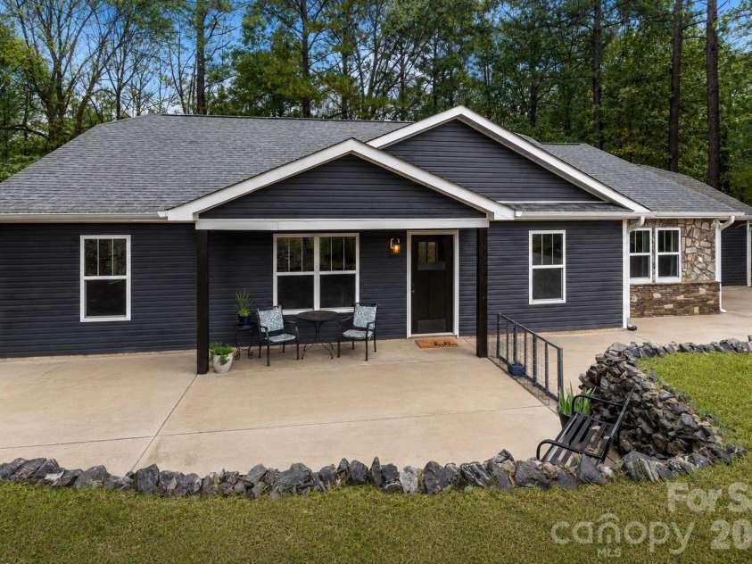 996 Cornelius Road, Mooresville, NC 28117.  MLS# CAR4313994, YatesRealty ID 7724. 