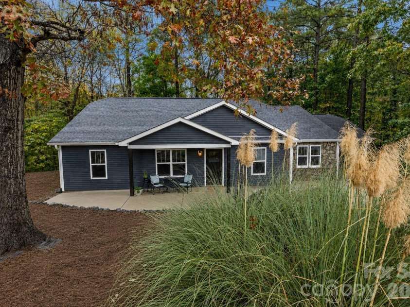 996 Cornelius Road, Mooresville, NC 28117.  MLS# CAR4313994, YatesRealty ID 7724. 
