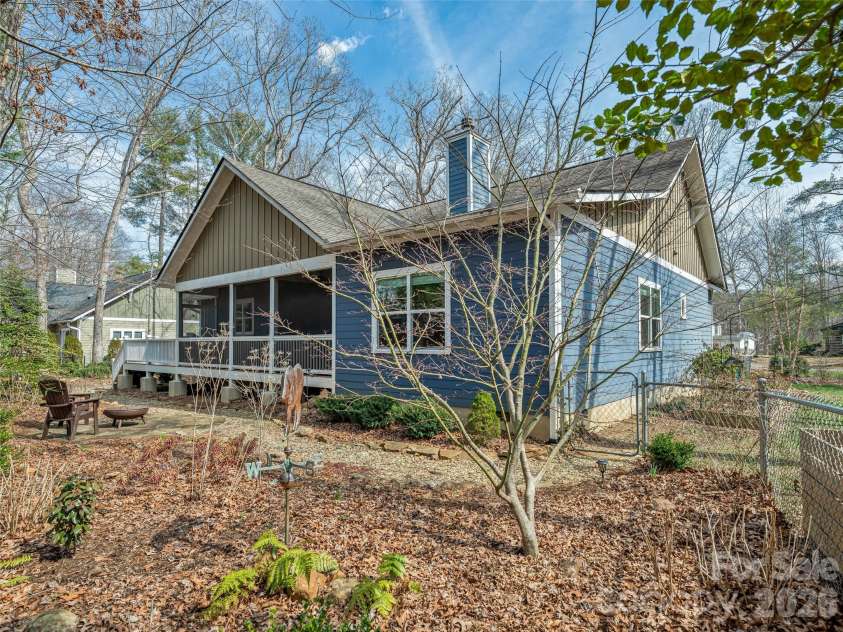 25 Woodbend Lane, Black Mountain, NC 28711.  MLS# CAR4355596, YatesRealty ID 7725. 