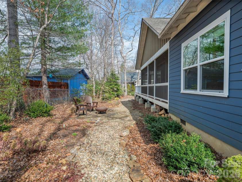25 Woodbend Lane, Black Mountain, NC 28711.  MLS# CAR4355596, YatesRealty ID 7725. 