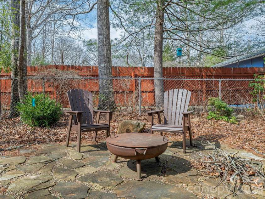 25 Woodbend Lane, Black Mountain, NC 28711.  MLS# CAR4355596, YatesRealty ID 7725. 