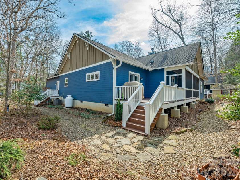 25 Woodbend Lane, Black Mountain, NC 28711.  MLS# CAR4355596, YatesRealty ID 7725. 