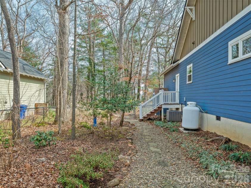 25 Woodbend Lane, Black Mountain, NC 28711.  MLS# CAR4355596, YatesRealty ID 7725. 