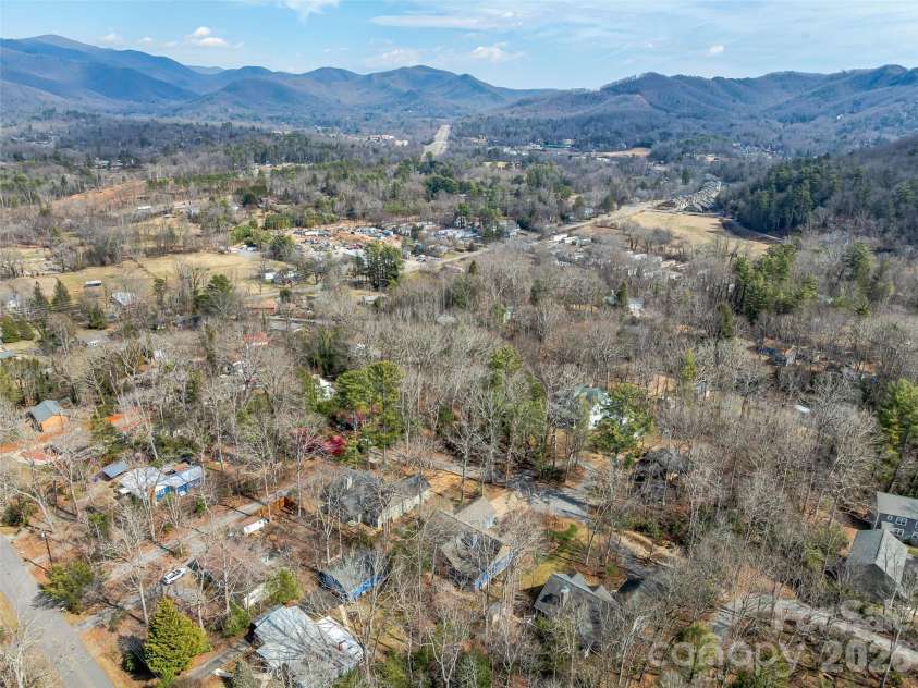 25 Woodbend Lane, Black Mountain, NC 28711.  MLS# CAR4355596, YatesRealty ID 7725. 