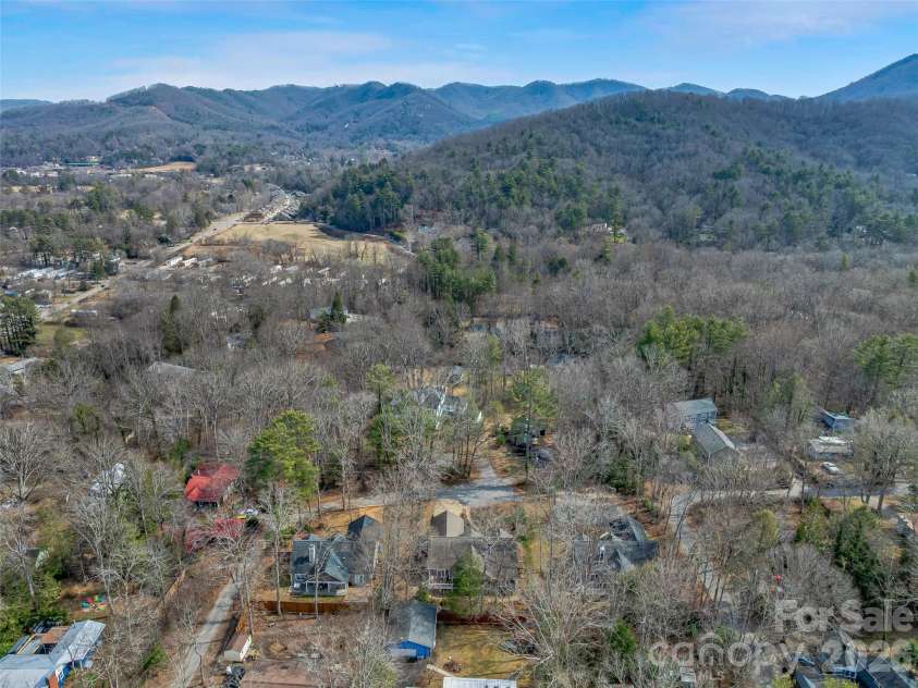 25 Woodbend Lane, Black Mountain, NC 28711.  MLS# CAR4355596, YatesRealty ID 7725. 