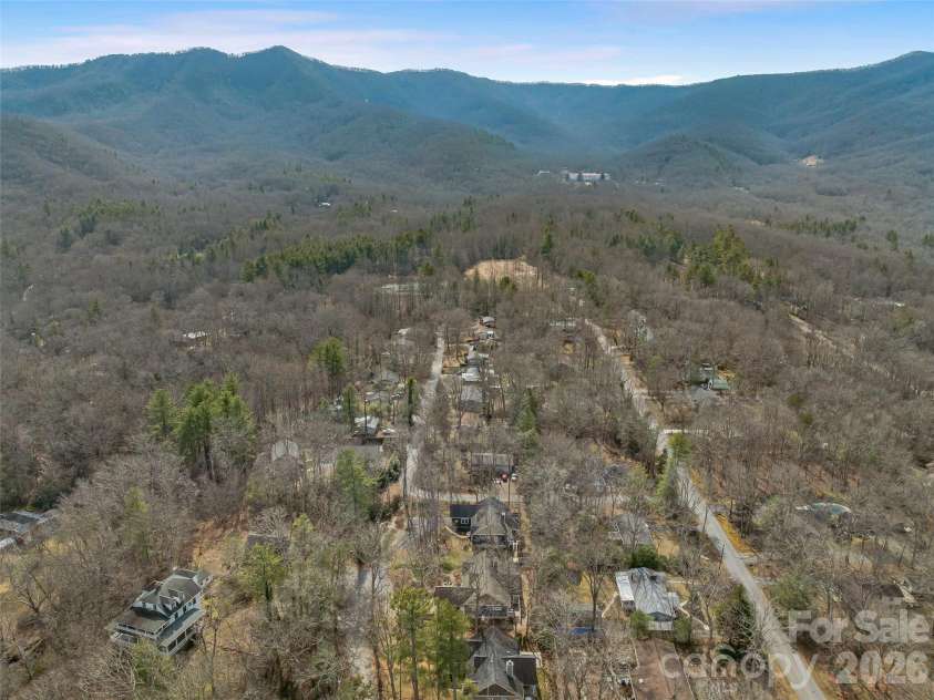 25 Woodbend Lane, Black Mountain, NC 28711.  MLS# CAR4355596, YatesRealty ID 7725. 