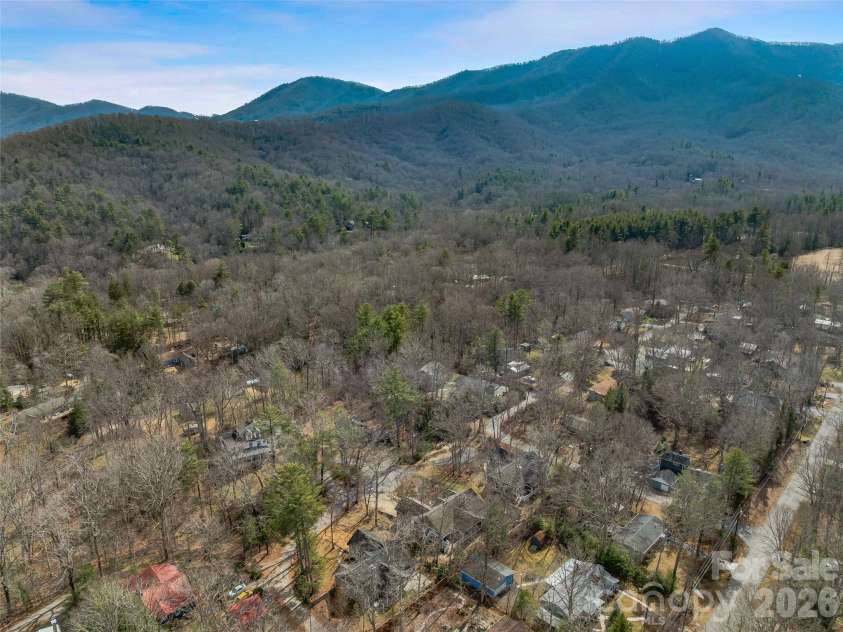 25 Woodbend Lane, Black Mountain, NC 28711.  MLS# CAR4355596, YatesRealty ID 7725. 