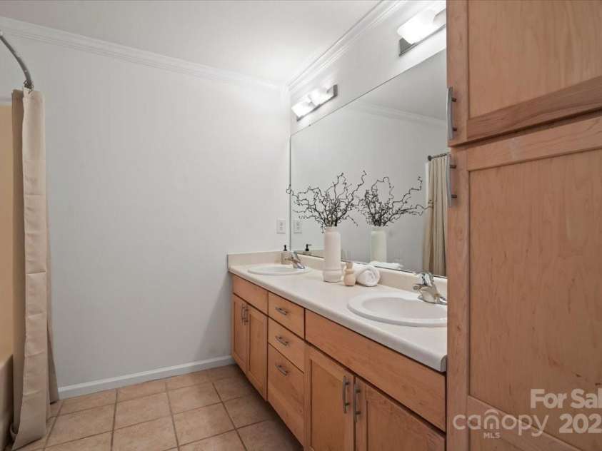 3939 Picasso Court, Charlotte, NC 28205.  MLS# CAR4239943, YatesRealty ID 7725. 