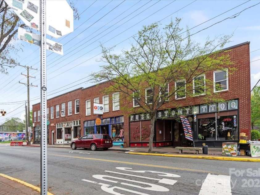 3939 Picasso Court, Charlotte, NC 28205.  MLS# CAR4239943, YatesRealty ID 7725. 