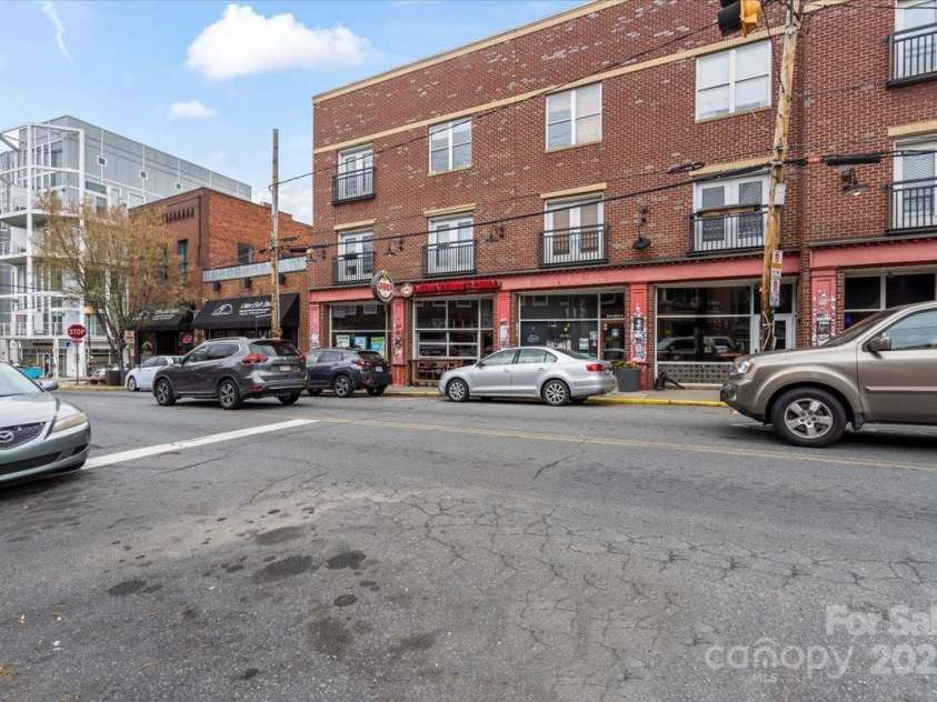 3939 Picasso Court, Charlotte, NC 28205.  MLS# CAR4239943, YatesRealty ID 7725. 