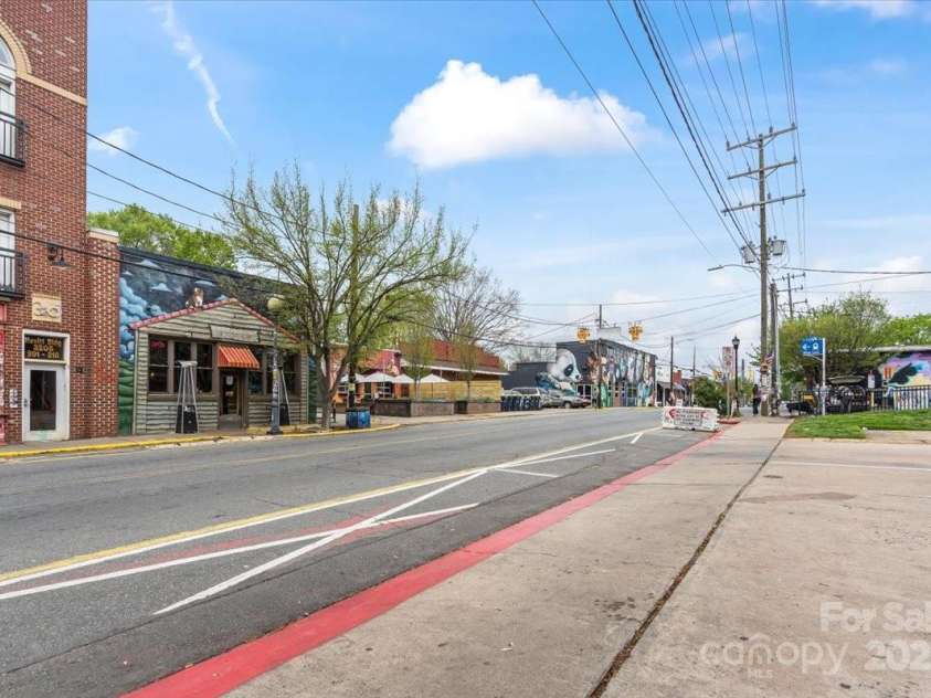 3939 Picasso Court, Charlotte, NC 28205.  MLS# CAR4239943, YatesRealty ID 7725. 