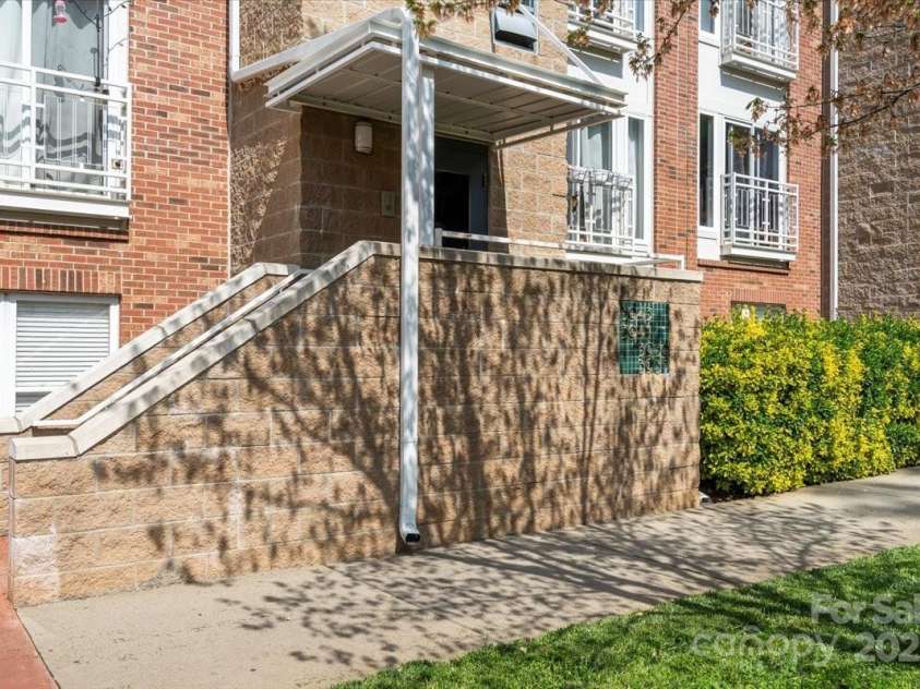 3939 Picasso Court, Charlotte, NC 28205.  MLS# CAR4239943, YatesRealty ID 7725. 