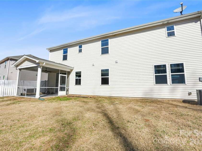 7535 Meridale Forest Drive, Charlotte, NC 28269.  MLS# CAR4221916, YatesRealty ID 7726. Backyard