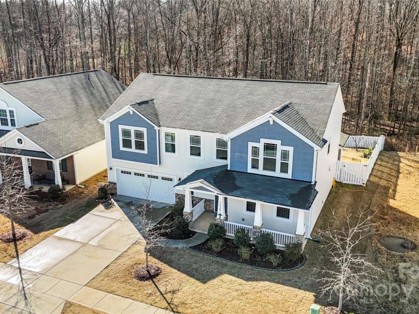 7535 Meridale Forest Drive, Charlotte, NC 28269.  MLS# CAR4221916, YatesRealty ID 7726. Large lot