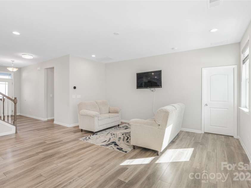 7535 Meridale Forest Drive, Charlotte, NC 28269.  MLS# CAR4221916, YatesRealty ID 7726. Living room