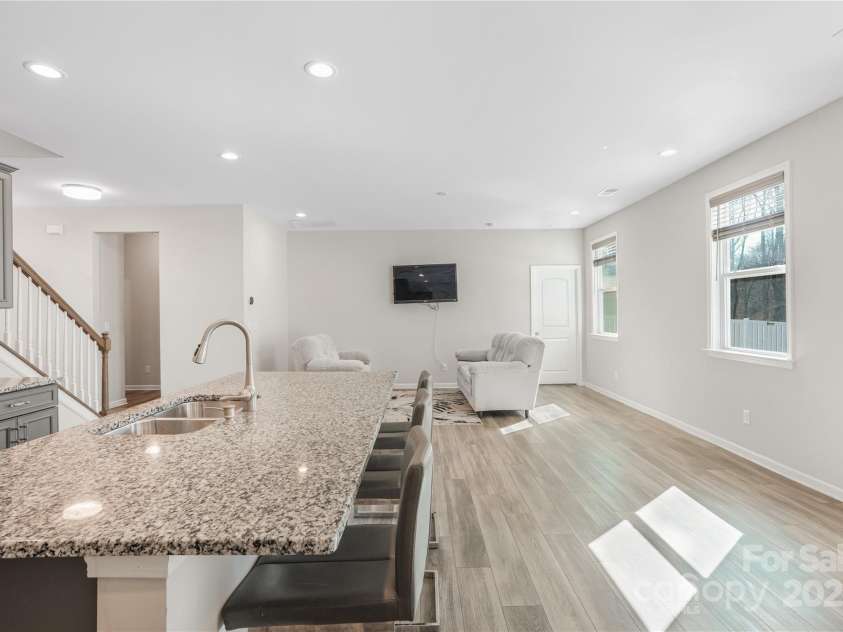 7535 Meridale Forest Drive, Charlotte, NC 28269.  MLS# CAR4221916, YatesRealty ID 7726. Living room