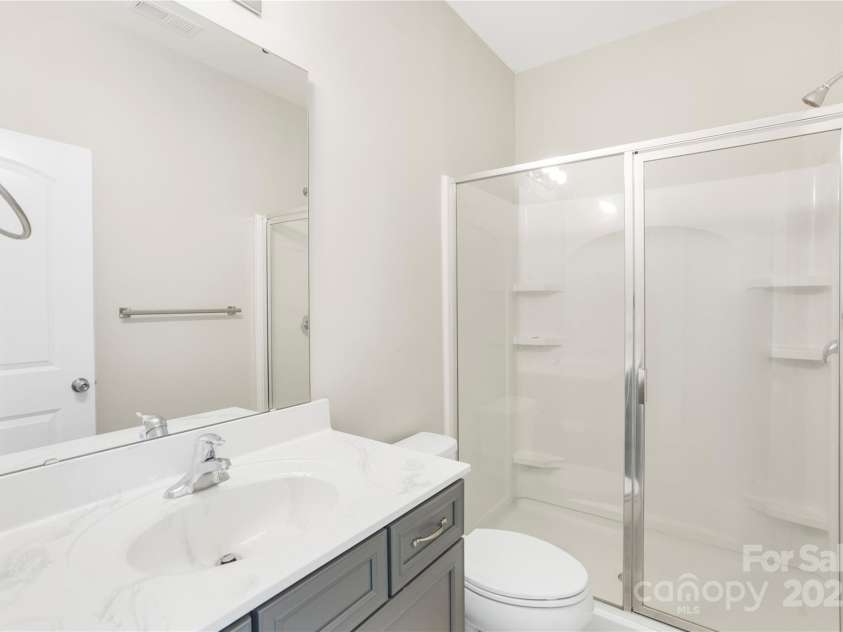 7535 Meridale Forest Drive, Charlotte, NC 28269.  MLS# CAR4221916, YatesRealty ID 7726. Main level full bathroom