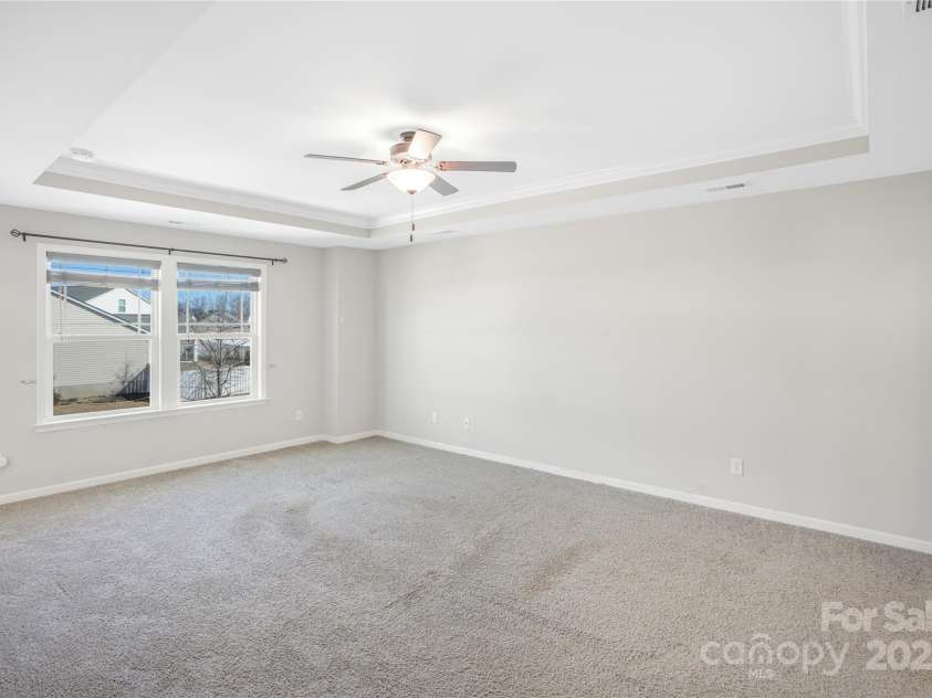 7535 Meridale Forest Drive, Charlotte, NC 28269.  MLS# CAR4221916, YatesRealty ID 7726. Upper level primary suite