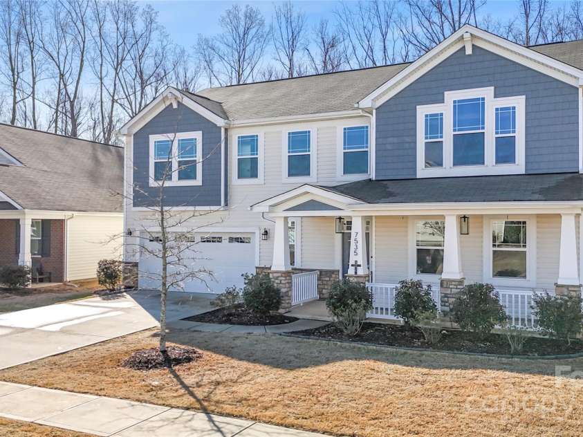 7535 Meridale Forest Drive, Charlotte, NC 28269.  MLS# CAR4221916, YatesRealty ID 7726. Welcome Home!