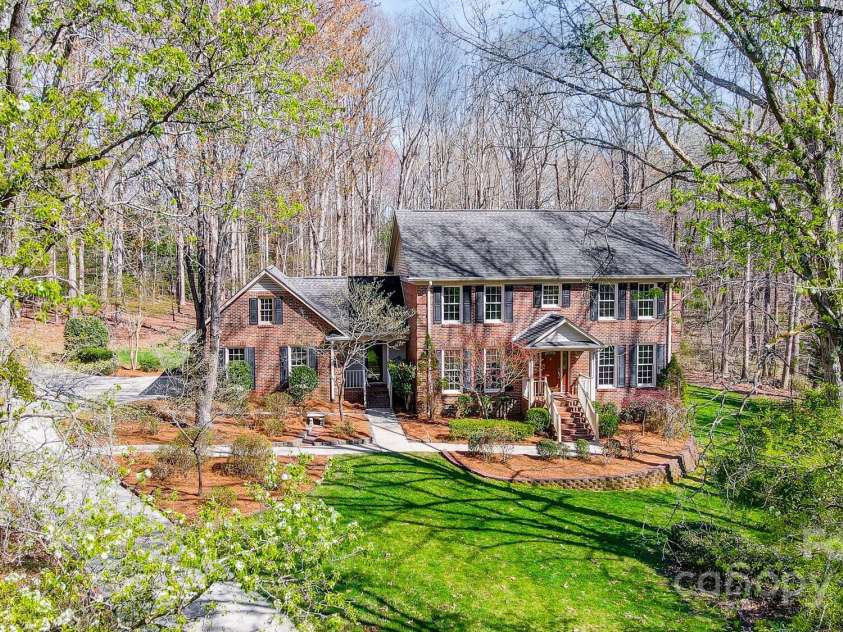 9951 Providence Forest Lane, Charlotte, NC 28270.  MLS# CAR4235631, YatesRealty ID 7727. 